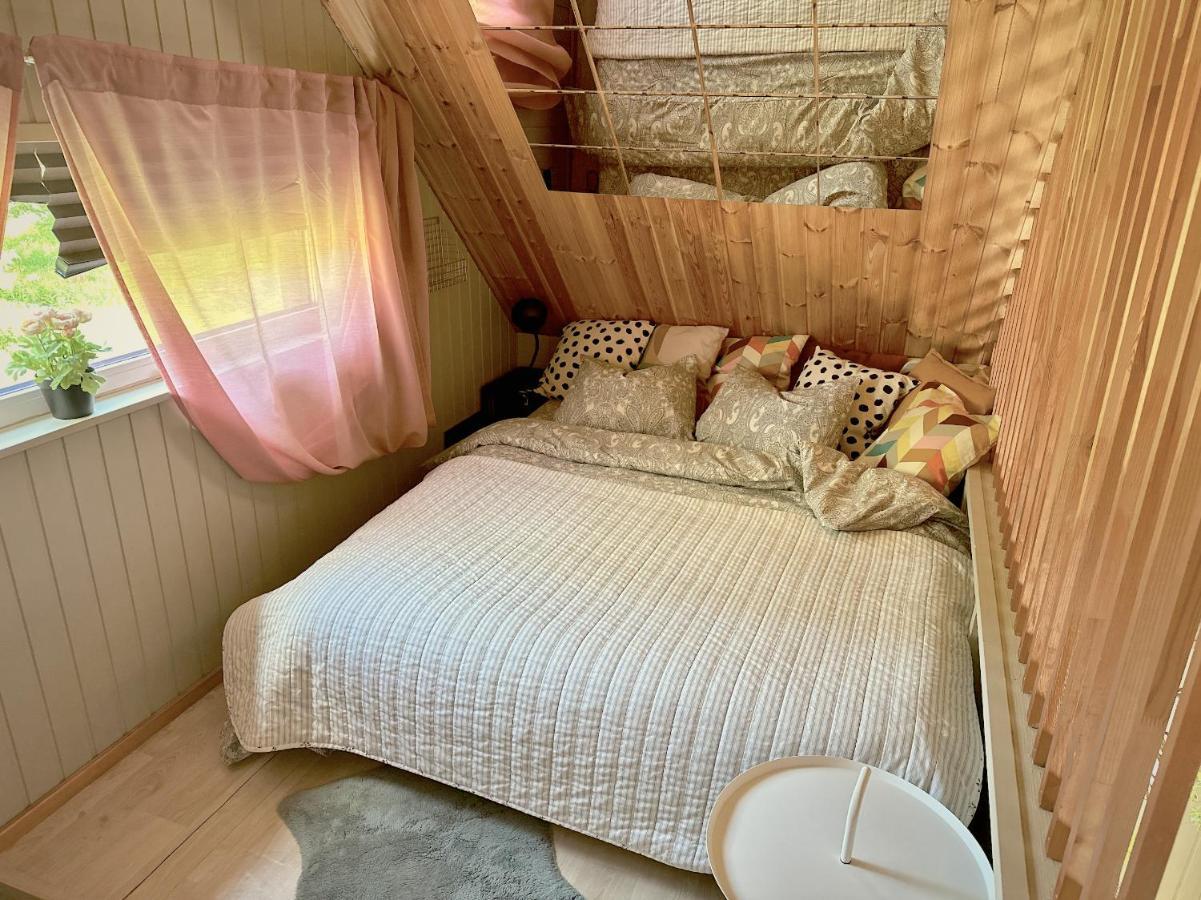 Amazing Little House On An Island With Garden Loma-asunnot Riika