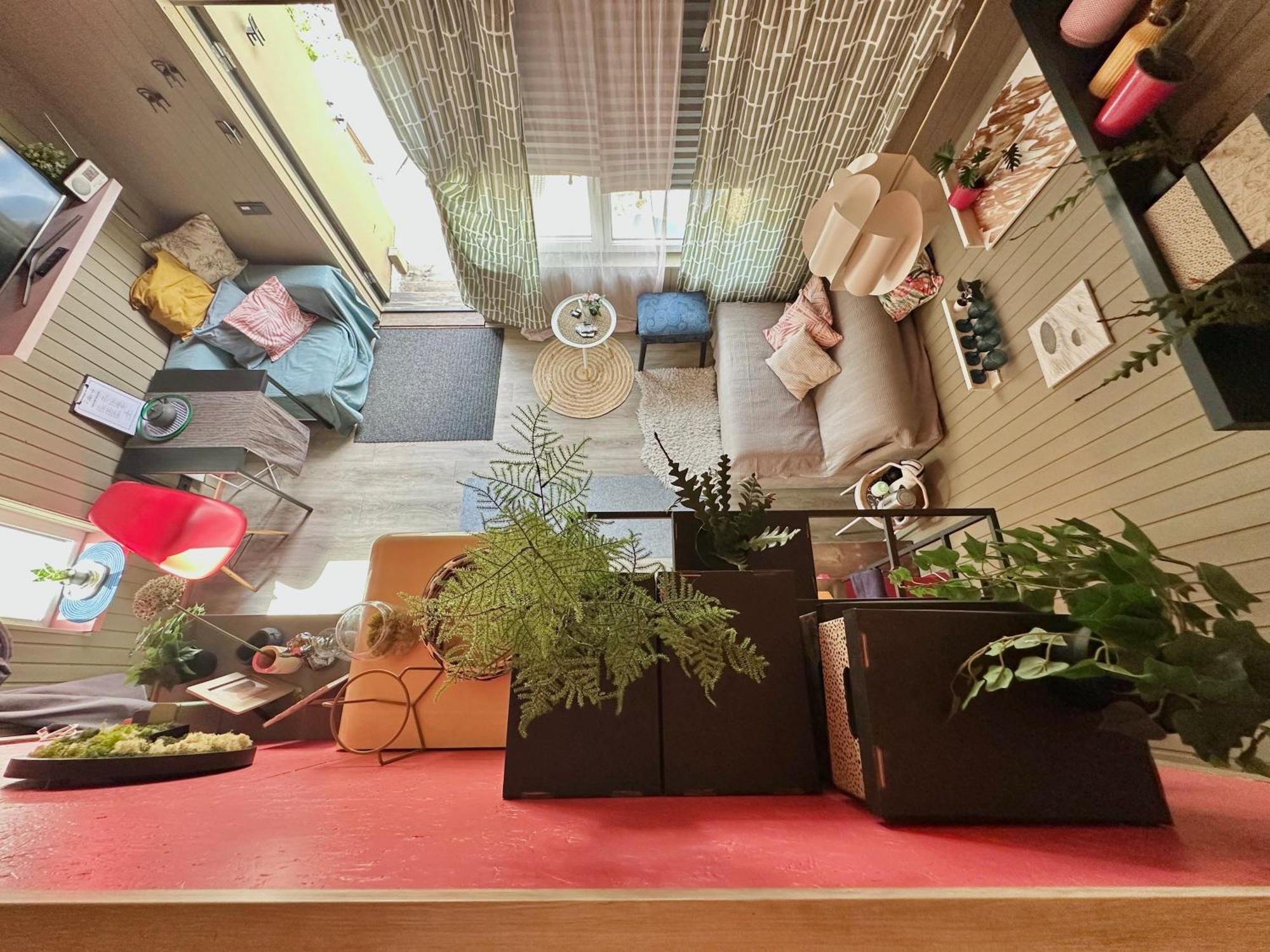 Amazing Little House On An Island With Garden Loma-asunnot