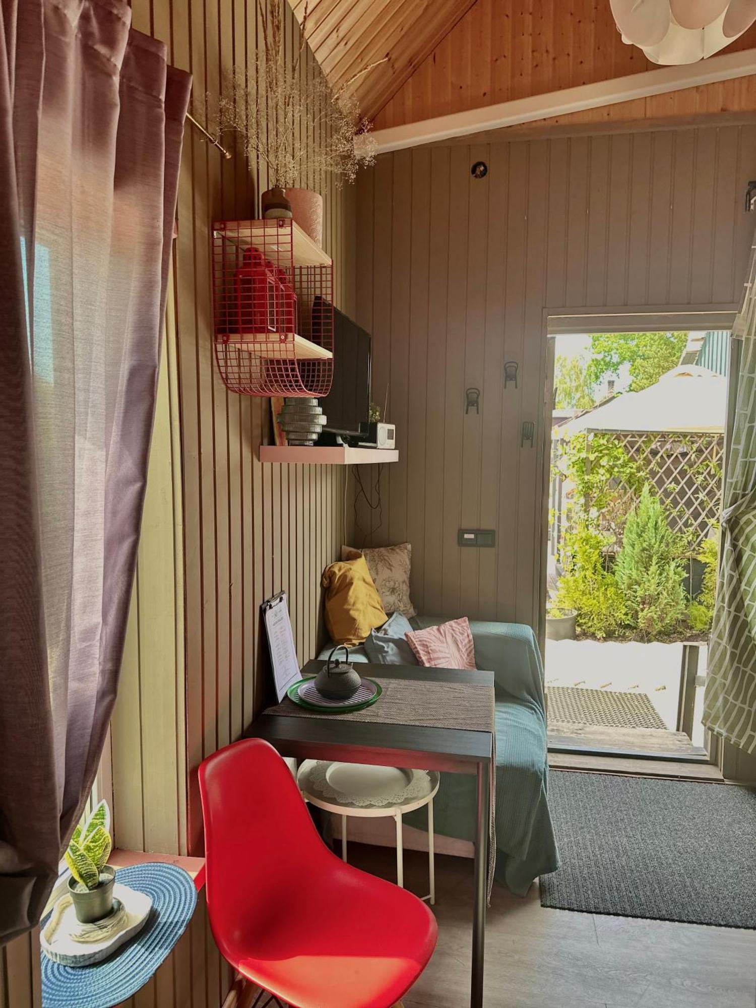Amazing Little House On An Island With Garden Loma-asunnot Riika