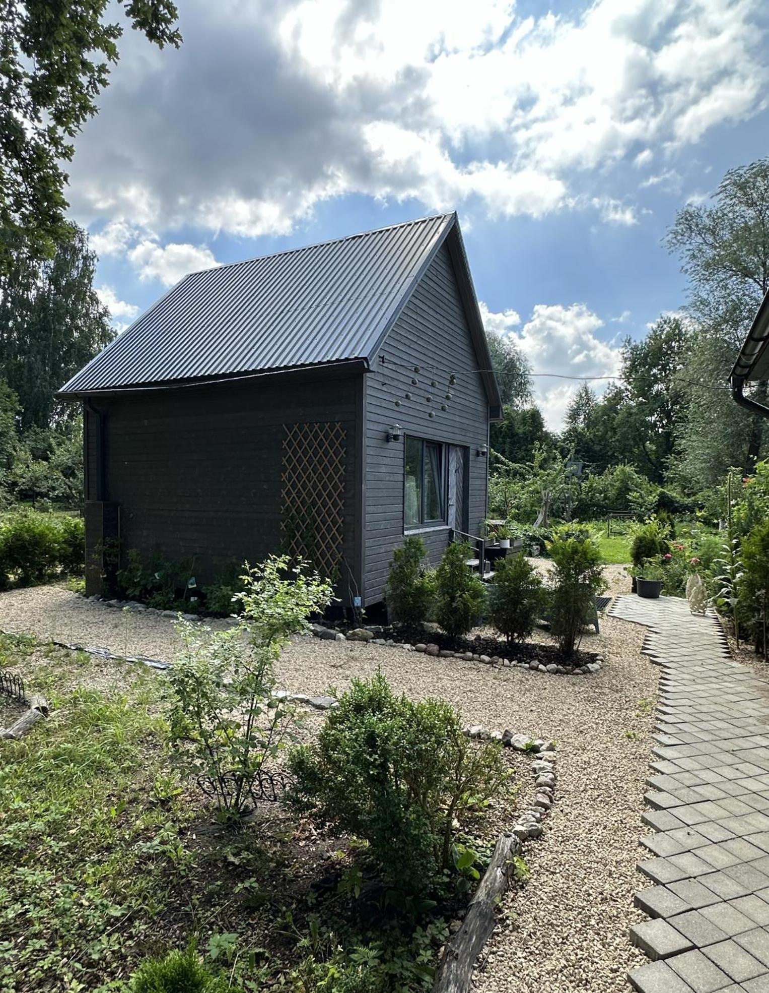 Amazing Little House On An Island With Garden Loma-asunnot *